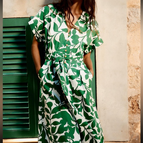 Zara Dresses & Skirts - LAST CHANCE ZARA BELTED PRINTED MIDI DRESS